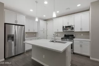 Photo #6: 6815985 Listing