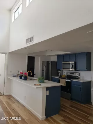 Photo #5: 6816633 Listing