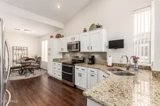 Photo #6: 6816693 Listing 