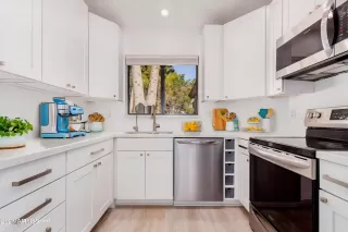 Photo #6: 6817343 Listing