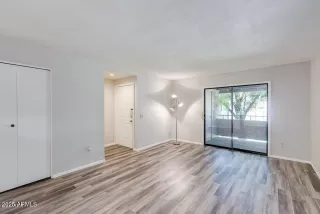 Photo #6: 6818081 Listing 