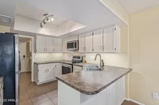 Photo #5: 6818416 Listing