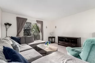 Photo #4: 6818725 Listing