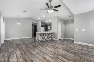 Photo #3: 6818735 Listing