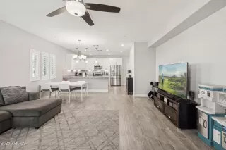 Photo #6: 6819879 Listing 