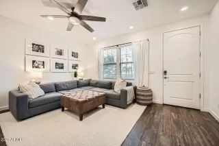 Photo #5: 6819929 Listing 