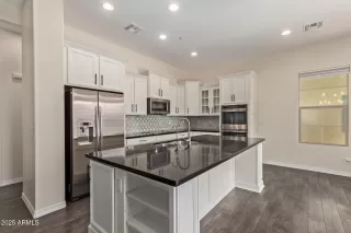 Photo #6: 6820586 Listing 