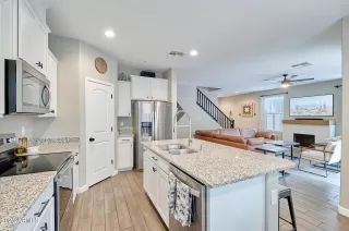 Photo #1: 6821382 Listing 