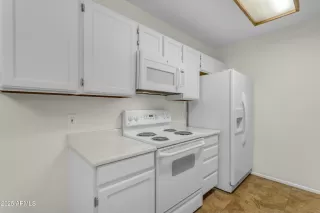 Photo #5: 6821499 Listing