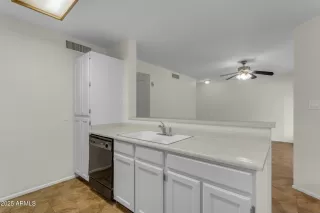 Photo #6: 6821499 Listing