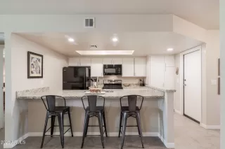 Photo #5: 6821834 Listing