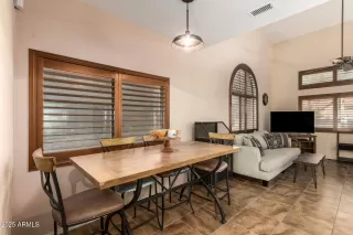 Photo #5: 6821986 Listing