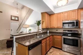 Photo #6: 6821986 Listing