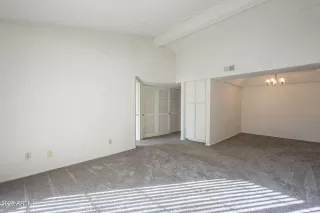 Photo #6: 6823005 Listing