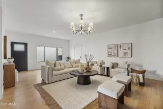 Photo #5: 6823349 Listing 