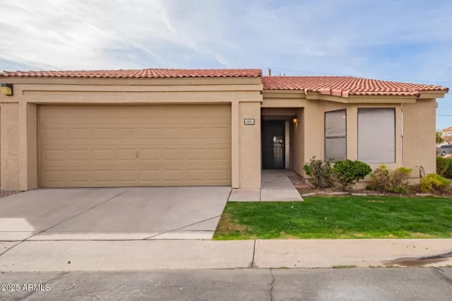 MLS: 6823606 Condo For Sale
