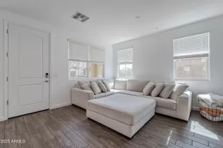 Photo #5: 6823837 Listing 