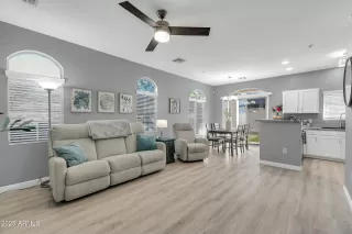 Photo #2: 6824820 Listing