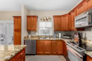 Photo #2: 6824919 Listing