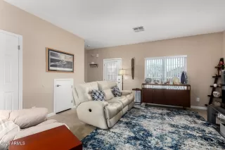 Photo #5: 6824919 Listing