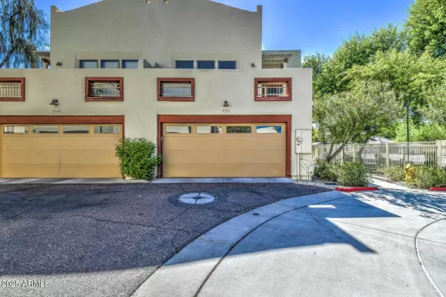 MLS: 6825032 Condo For Sale