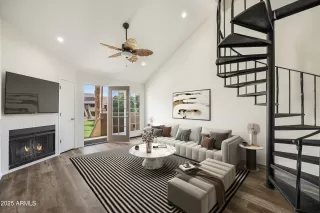 Photo #4: 6825133 Listing