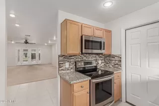 Photo #6: 6825295 Listing