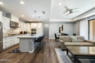 Photo #3: 6825927 Listing