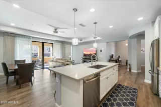 Photo #5: 6825927 Listing