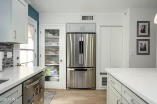 Photo #3: 6826044 Listing