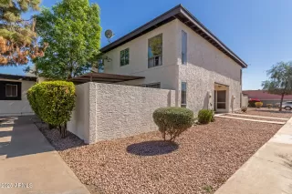 Photo #5: 6826233 Listing