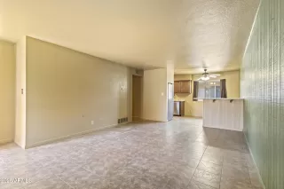 Photo #4: 6826519 Listing