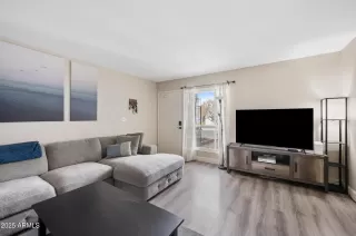 Photo #3: 6826616 Listing 