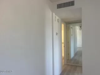 Photo #5: 6826696 Listing