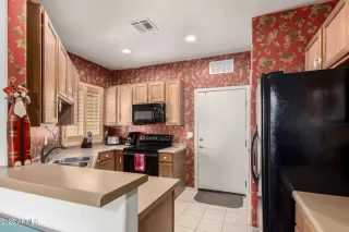 Photo #5: 6826875 Listing