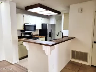 Photo #6: 6826918 Listing