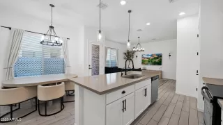 Photo #3: 6827816 Listing