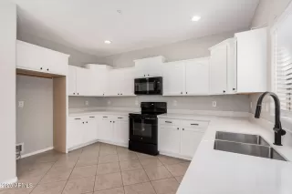 Photo #6: 6827832 Listing 