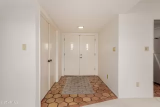 Photo #5: 6827922 Listing