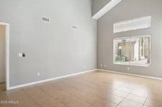 Photo #5: 6828173 Listing