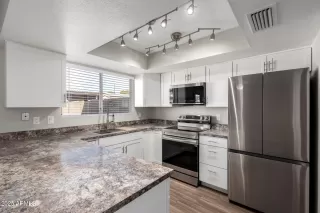 Photo #3: 6828830 Listing