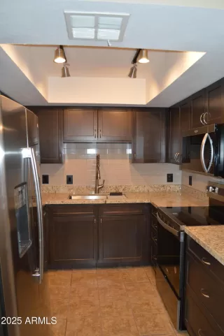 Photo #3: 6829101 Listing