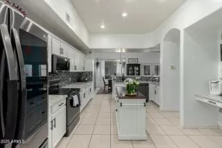 Photo #6: 6829106 Listing