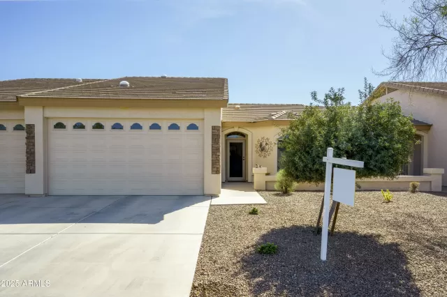 MLS: 6829273 Condo For Sale