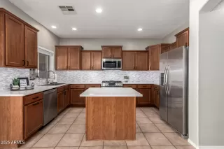 Photo #4: 6829554 Listing