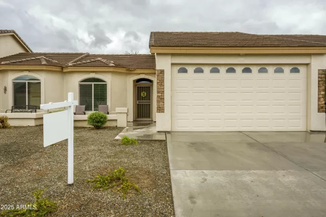 MLS: 6829584 Condo For Sale