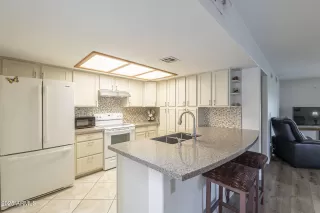 Photo #4: 6829886 Listing