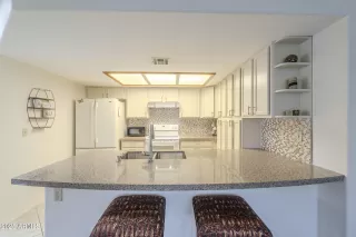 Photo #5: 6829886 Listing