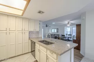 Photo #6: 6829886 Listing