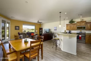 Photo #3: 6830336 Listing